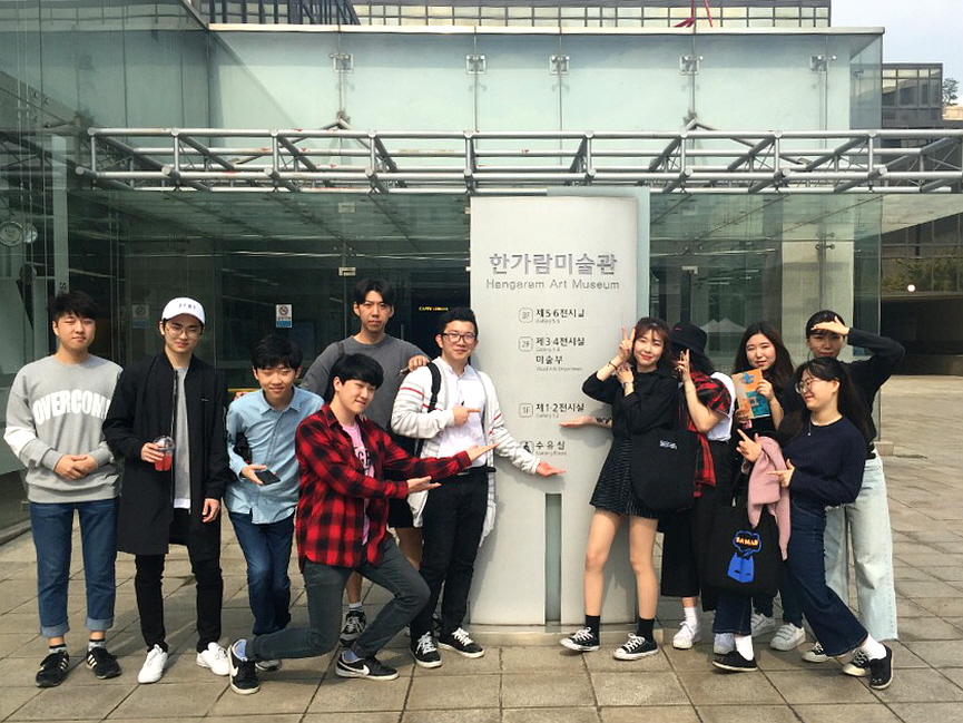 디자인계열 재학생, 전신종교수님 개인전 관람