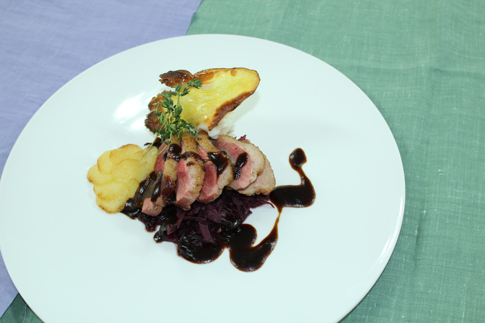 Rosted Duck Breat with Braiseded Cabbage